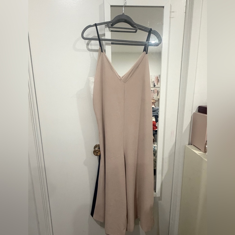 Elegant Beige Sleeveless Dress